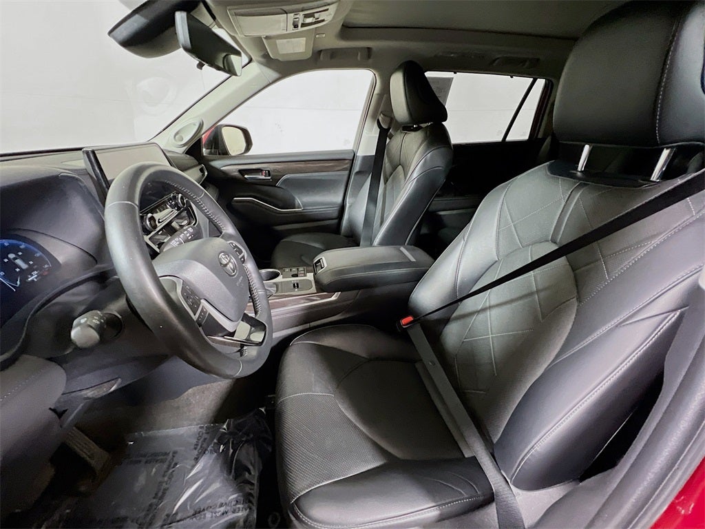 2023 Toyota Highlander Hybrid Platinum