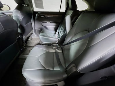 2023 Toyota Highlander Hybrid Platinum
