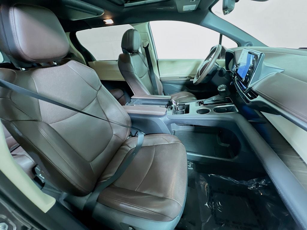 2024 Toyota Sienna Platinum 7 Passenger