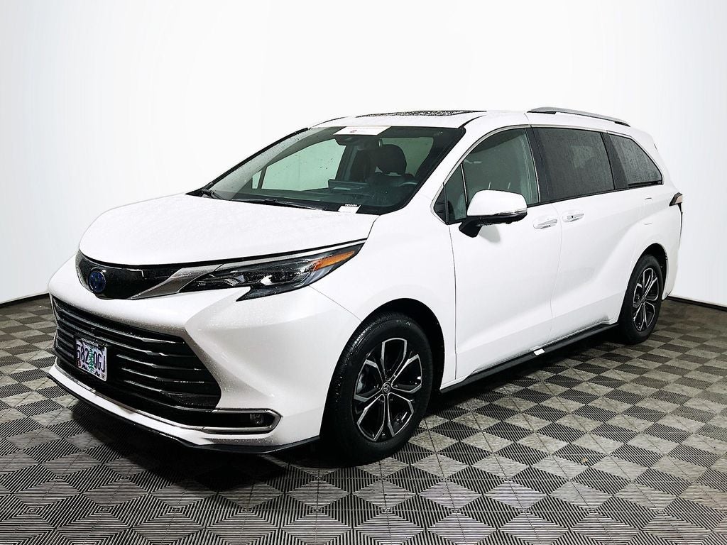 2025 Toyota Sienna Platinum 7 Passenger