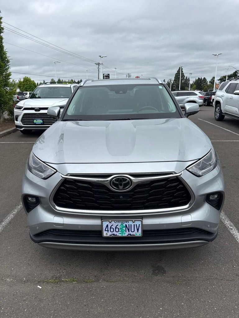 2022 Toyota Highlander Platinum