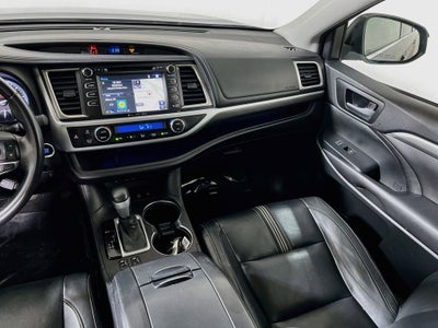2017 Toyota Highlander SE