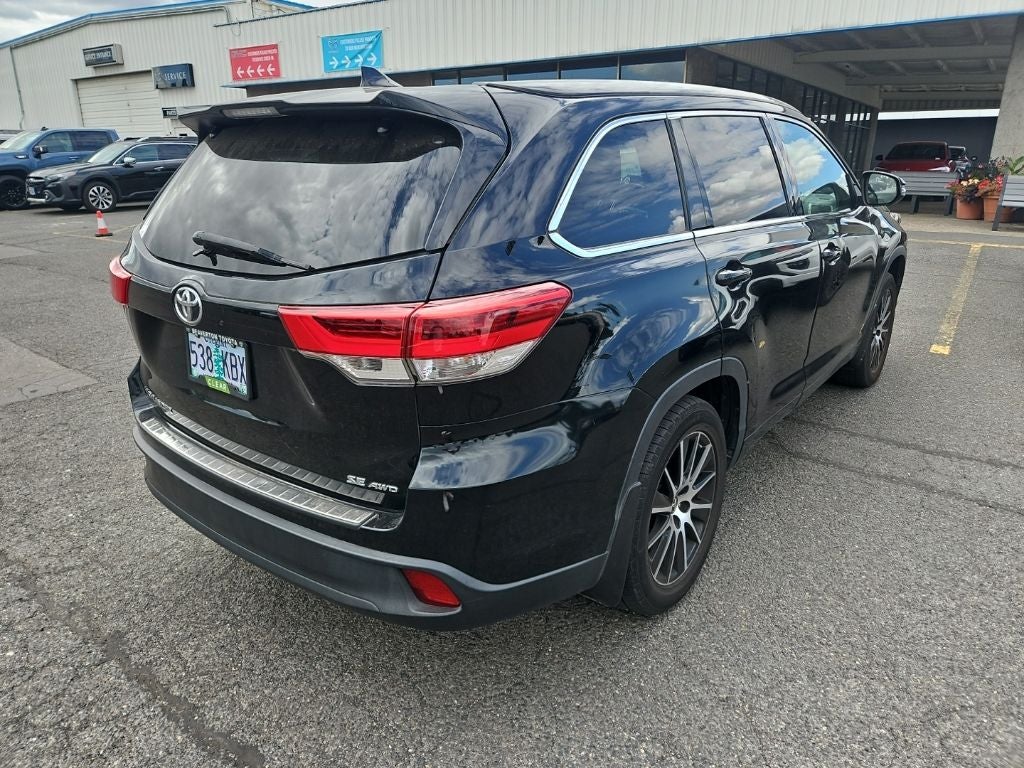 2017 Toyota Highlander SE