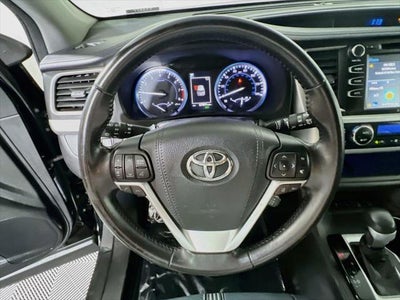 2017 Toyota Highlander SE