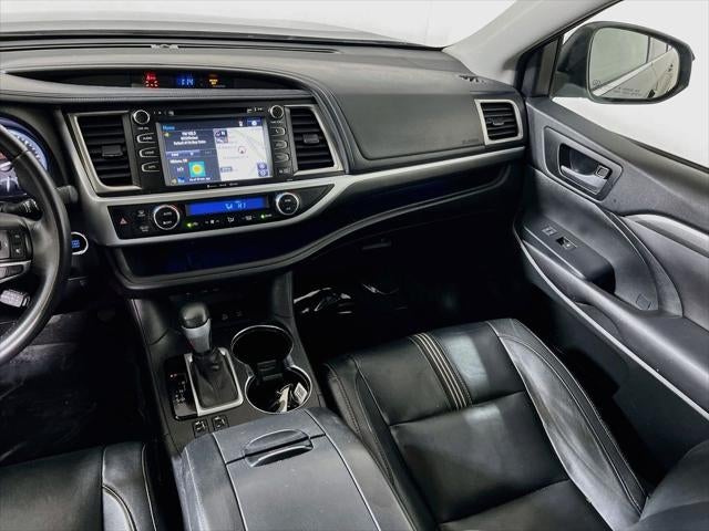 2017 Toyota Highlander SE