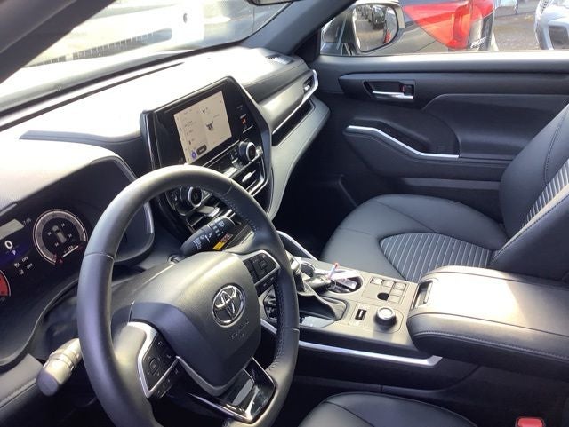 2025 Toyota Highlander LE
