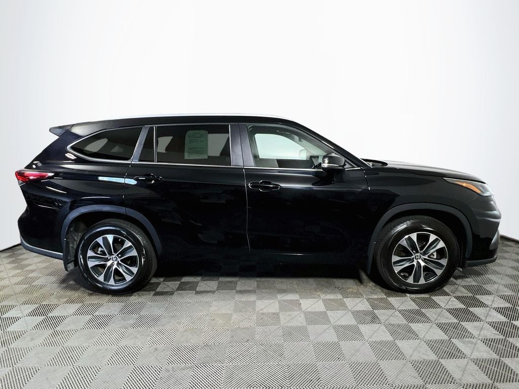 2025 Toyota Highlander XLE