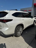 2024 Toyota Highlander Platinum