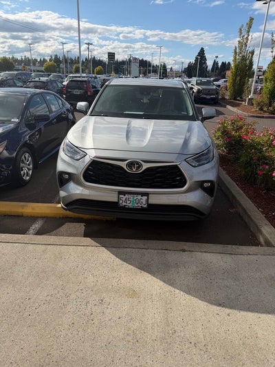 2024 Toyota Highlander LE