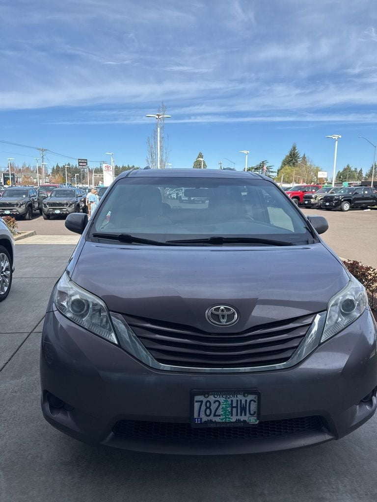 2015 Toyota Sienna LE 8 Passenger