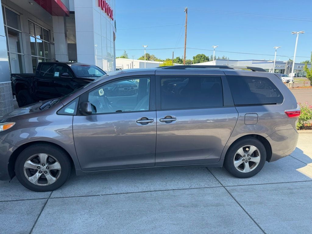 2015 Toyota Sienna LE 8 Passenger