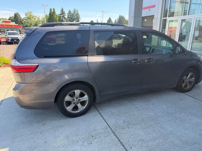 2015 Toyota Sienna LE 8 Passenger