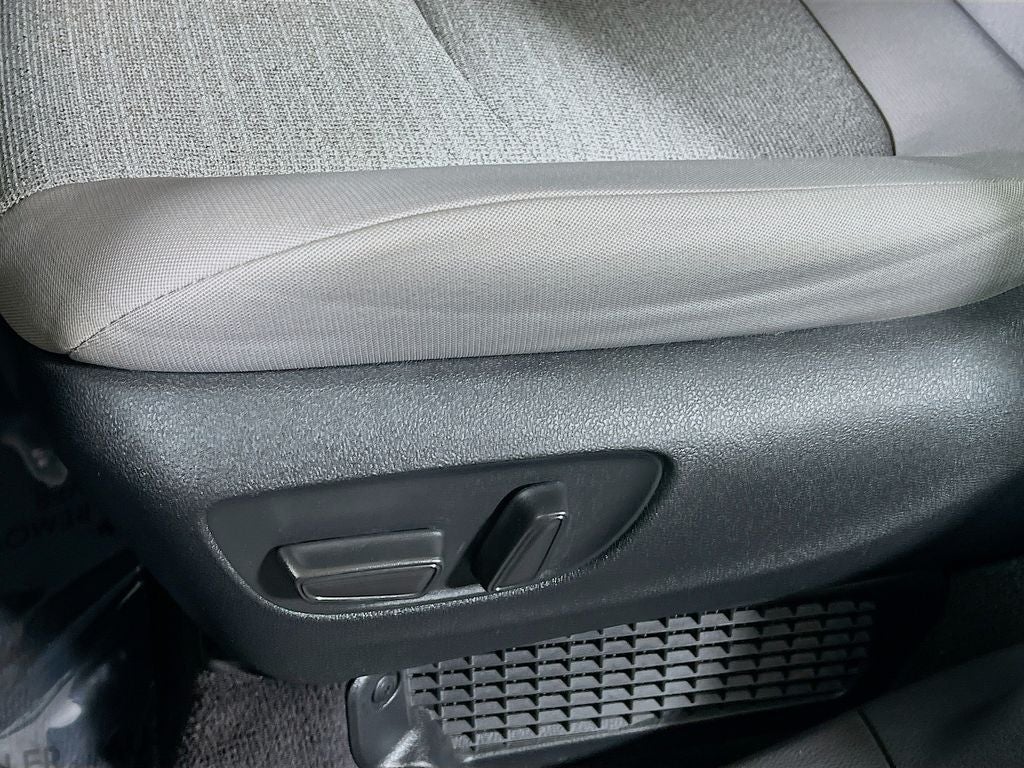 2023 Toyota Sienna LE 8 Passenger