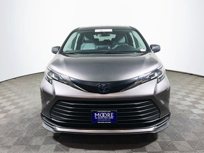 2023 Toyota Sienna LE 8 Passenger