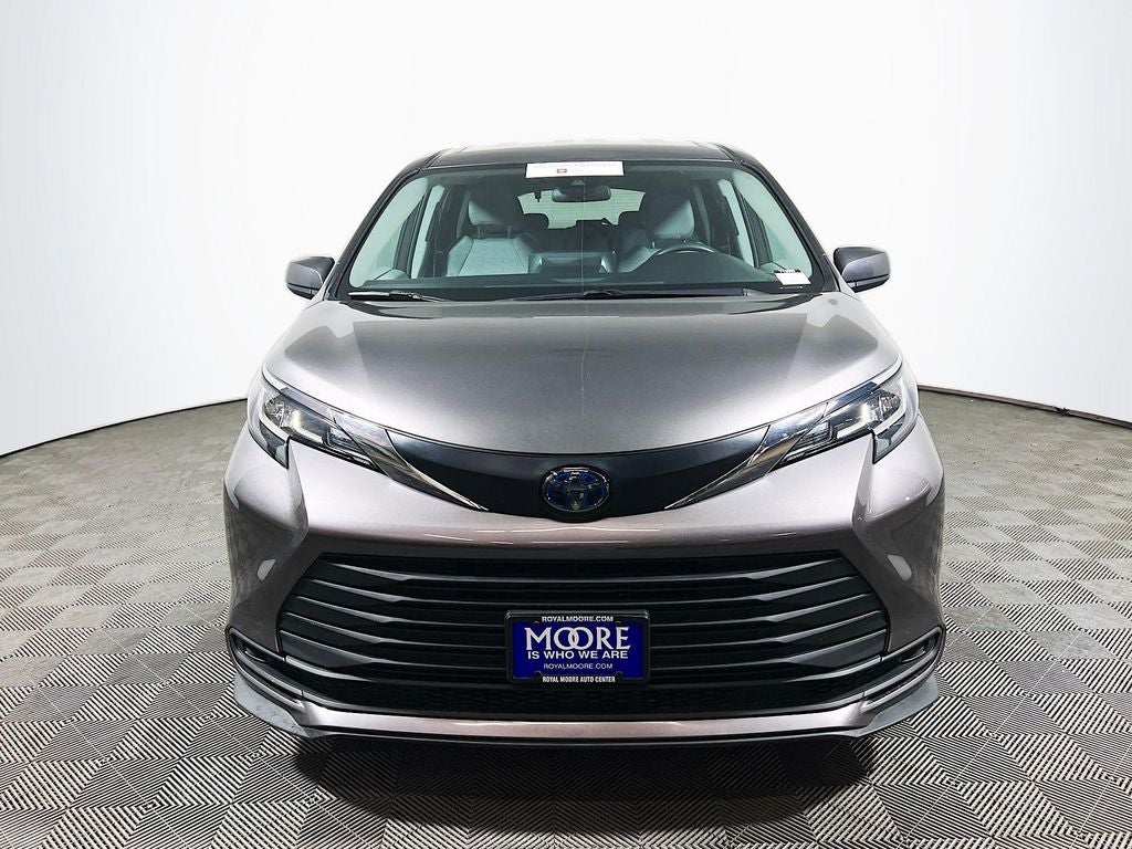 2023 Toyota Sienna LE 8 Passenger