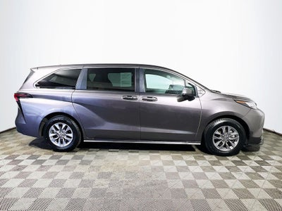 2023 Toyota Sienna LE 8 Passenger