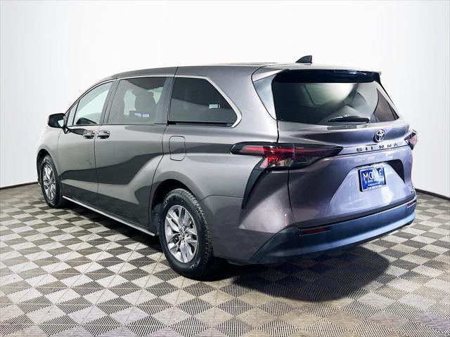 2023 Toyota Sienna LE 8 Passenger
