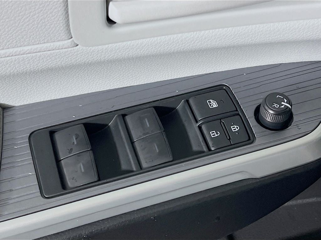 2025 Toyota Sienna LE 8 Passenger
