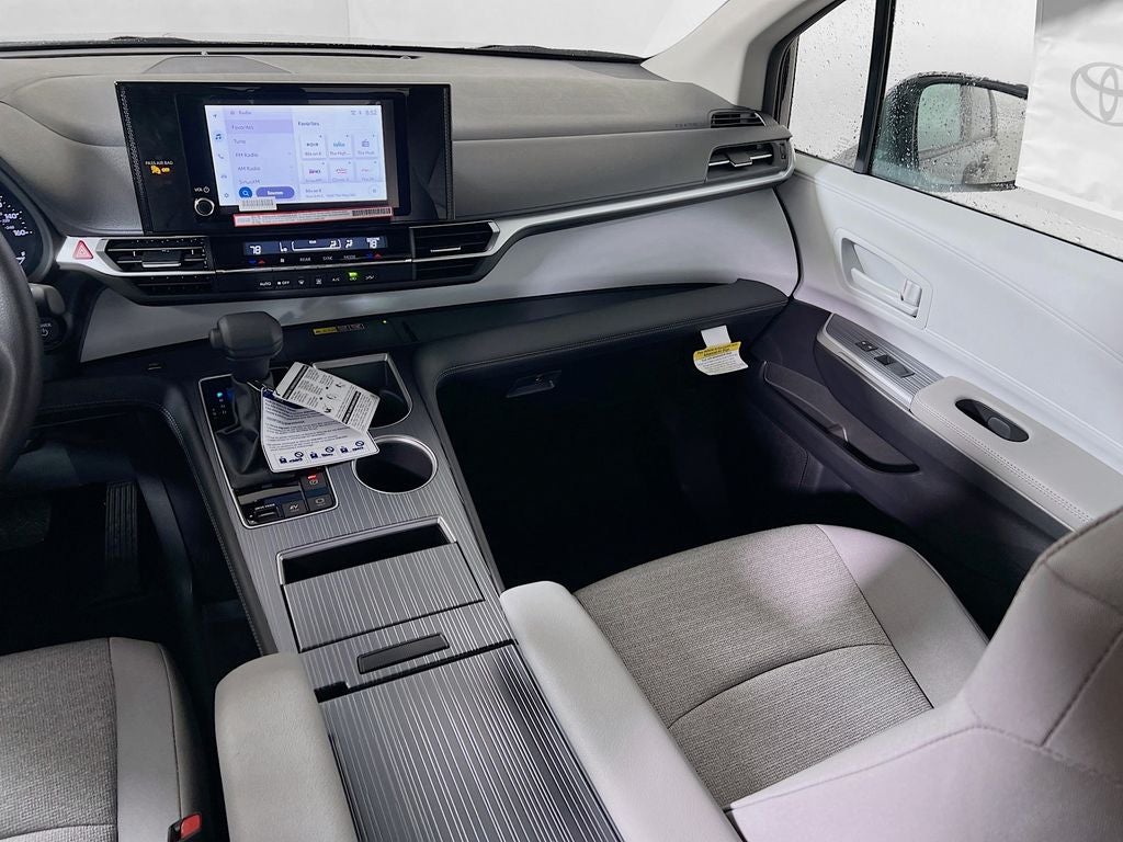 2025 Toyota Sienna LE 8 Passenger