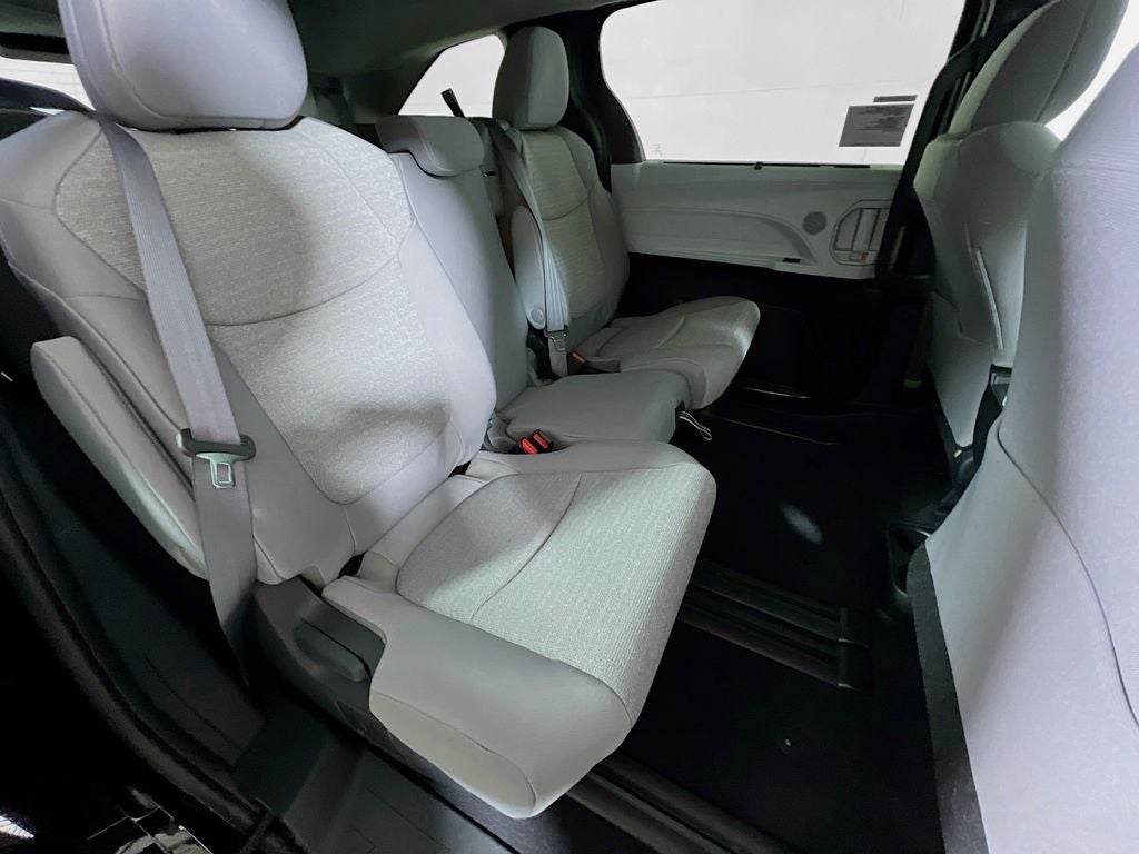 2025 Toyota Sienna LE 8 Passenger