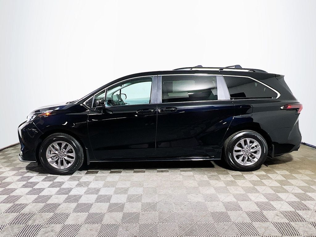 2025 Toyota Sienna LE 8 Passenger
