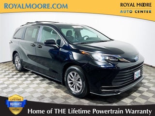 2025 Toyota Sienna LE 8 Passenger