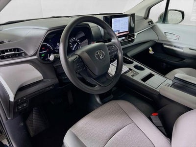2025 Toyota Sienna LE 8 Passenger