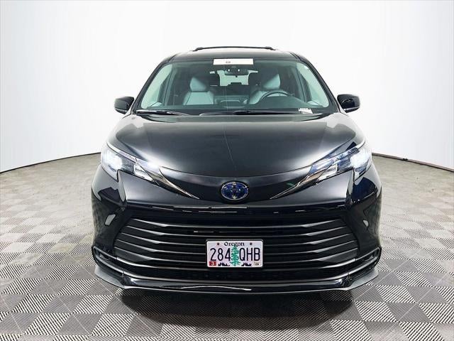 2025 Toyota Sienna LE 8 Passenger