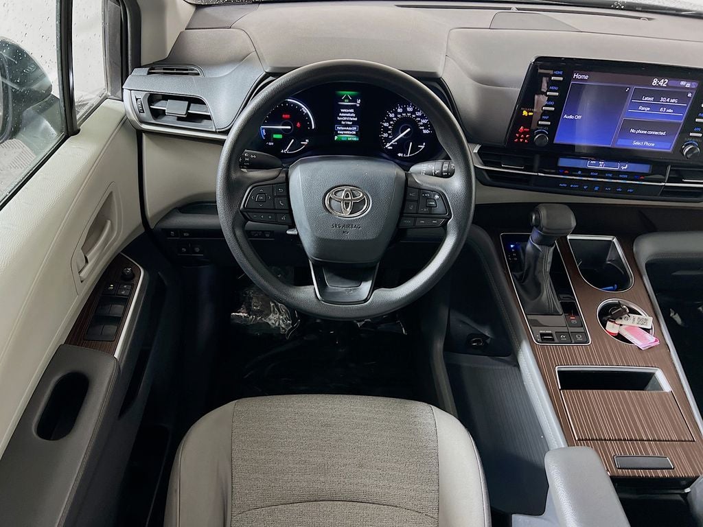 2022 Toyota Sienna LE 8 Passenger