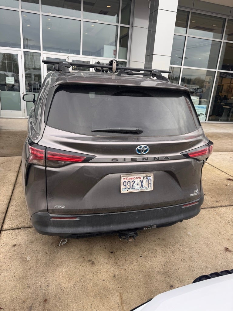 2022 Toyota Sienna LE 8 Passenger