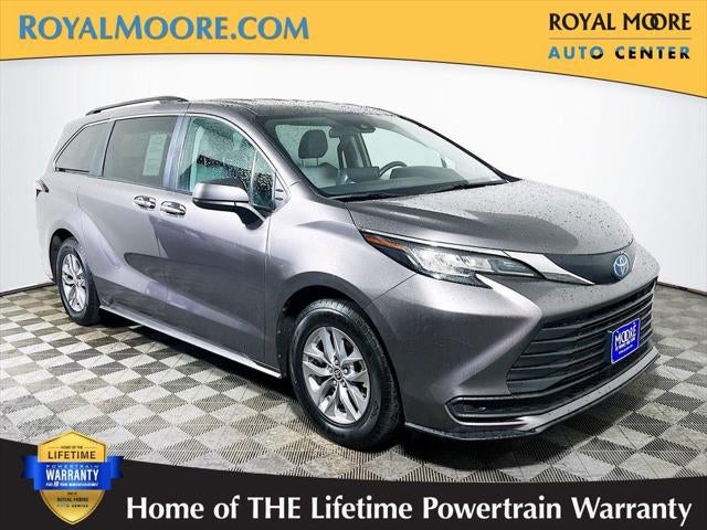 2022 Toyota Sienna LE 8 Passenger