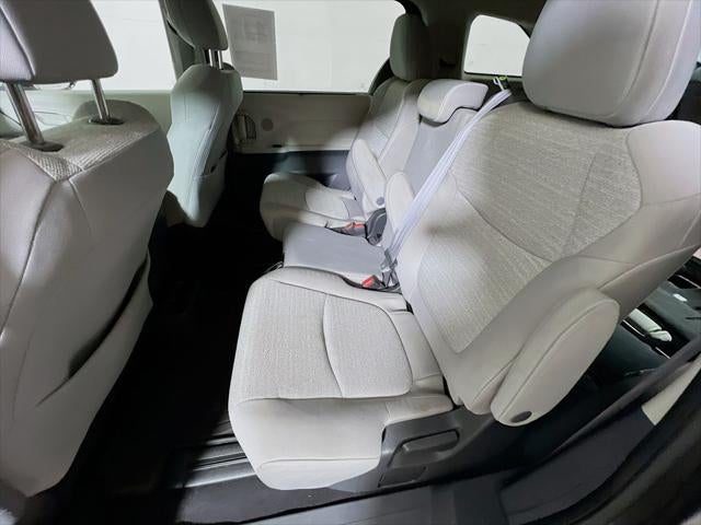 2022 Toyota Sienna LE 8 Passenger