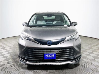 2022 Toyota Sienna LE 8 Passenger
