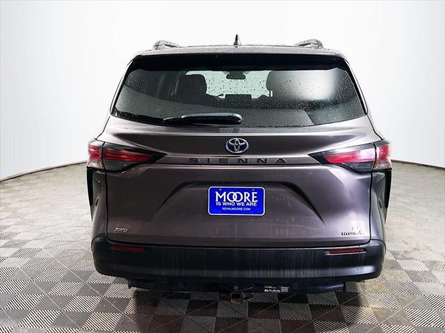 2022 Toyota Sienna LE 8 Passenger
