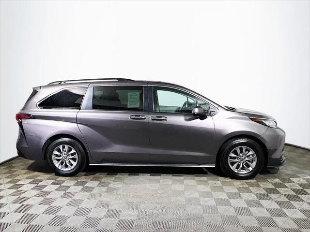 2022 Toyota Sienna LE 8 Passenger