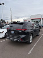 2022 Toyota Highlander Hybrid Limited