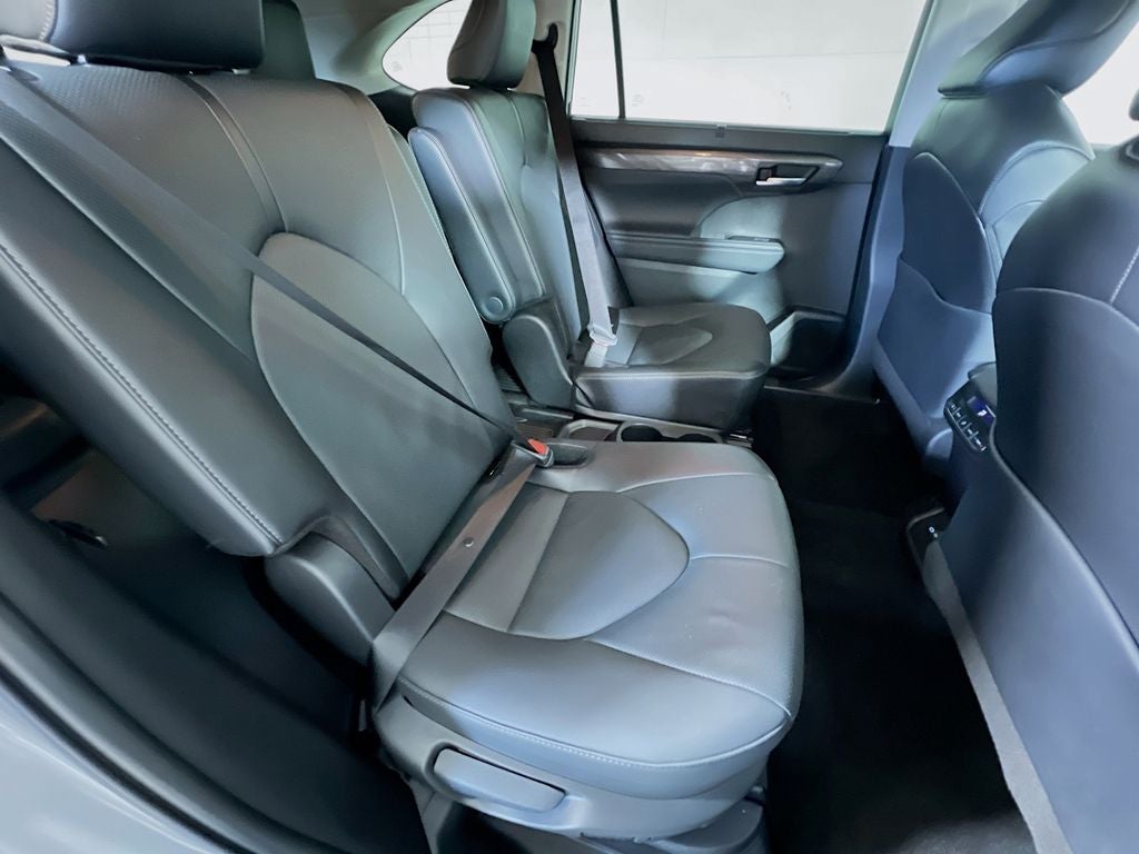 2025 Toyota Highlander Hybrid Limited