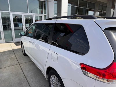 2014 Toyota Sienna XLE 8 Passenger