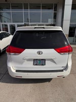 2014 Toyota Sienna XLE 8 Passenger
