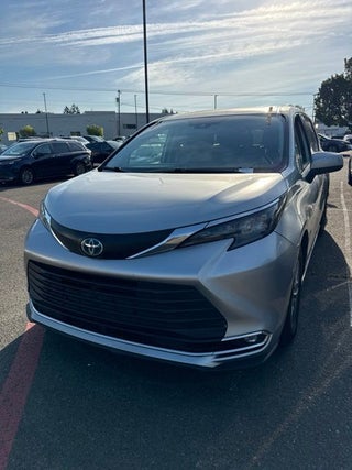 2024 Toyota Sienna XLE 8 Passenger