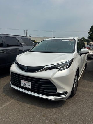 2023 Toyota Sienna XLE 8 Passenger