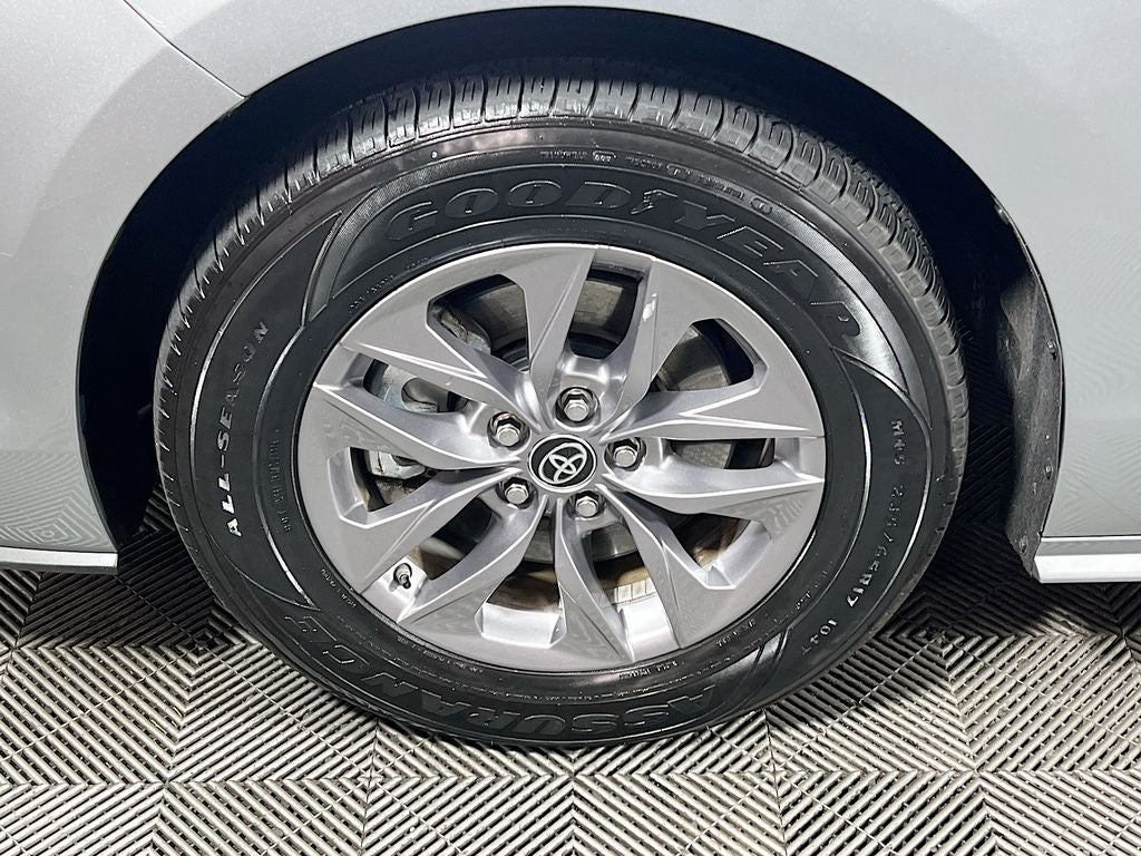 2025 Toyota Sienna XLE 8 Passenger