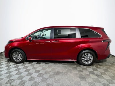 2025 Toyota Sienna XLE 7 Passenger