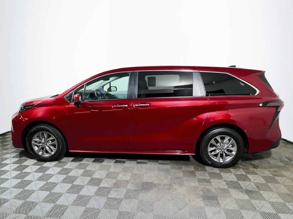2025 Toyota Sienna XLE 7 Passenger