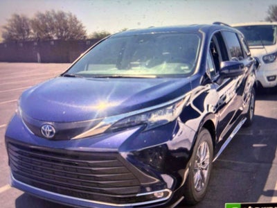 2024 Toyota Sienna XLE 8 Passenger