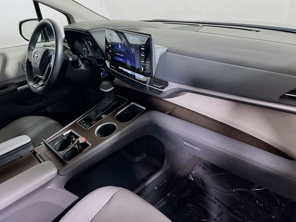 2024 Toyota Sienna XLE 8 Passenger