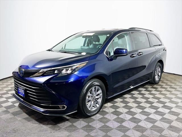 2024 Toyota Sienna XLE 8 Passenger
