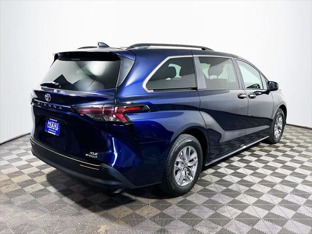 2024 Toyota Sienna XLE 8 Passenger
