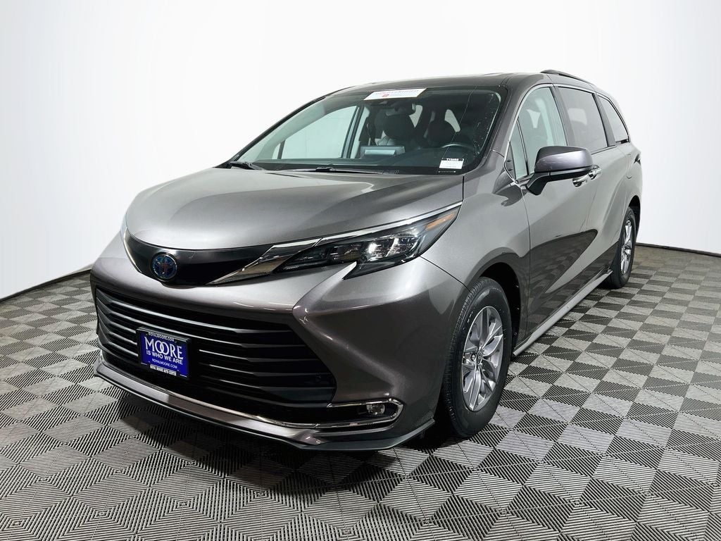 2024 Toyota Sienna XLE 8 Passenger