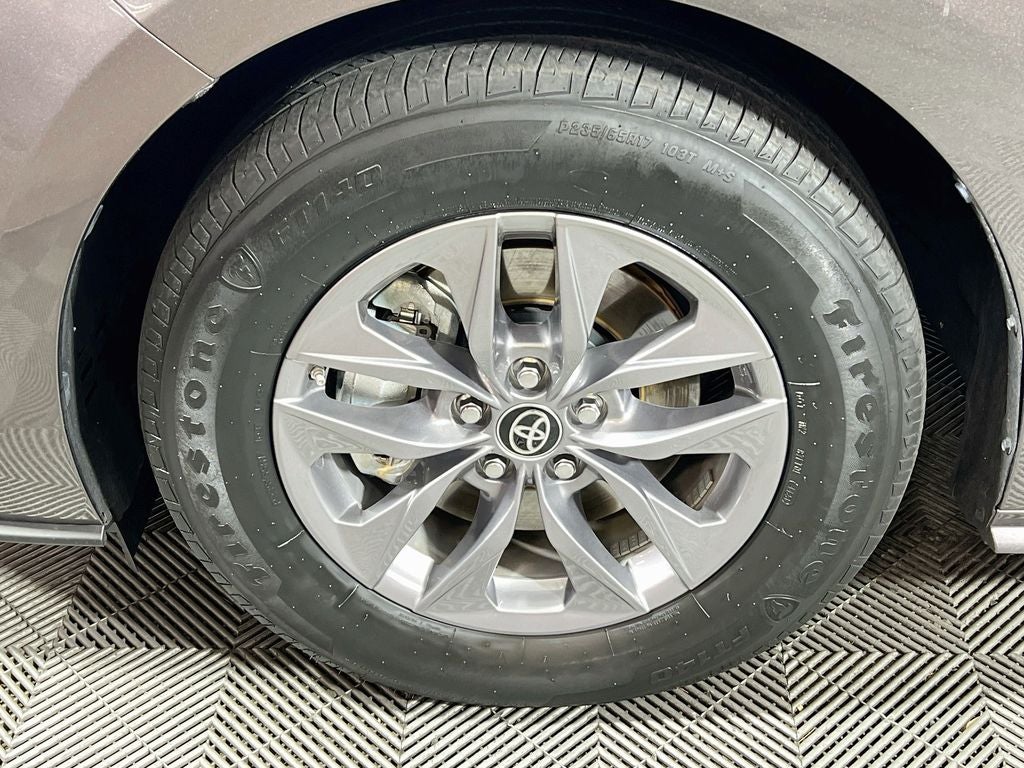 2024 Toyota Sienna XLE 8 Passenger